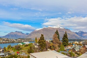 Balcony view - Woodbury Retreat (Queenstown)
