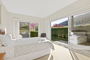 4 bedrooms, iron/ironing board, cots/infant beds, free WiFi - Coronet Views (Arthur's Point)