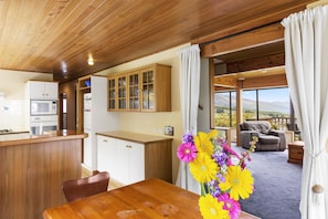 House, 5 Bedrooms | Private kitchen | Full-size fridge, microwave, oven, stovetop