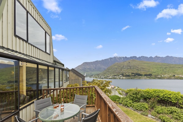 Balcony view - Golden Heights (Queenstown)