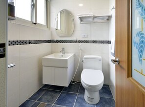 Superior Double Room, 1 Double Bed | Bathroom | Shower, free toiletries, hair dryer, slippers - Kenting 166 (Hengchun)