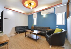 Deluxe Quadruple Room | Soundproofing, rollaway beds, free WiFi, bed sheets - Kenting 166 (Hengchun)