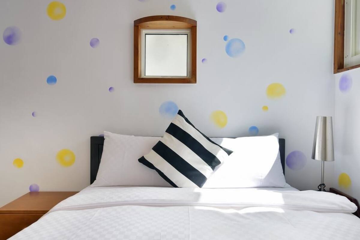 Habitació doble estàndard, no fumadors, balcó | Habitacions insonoritzades, llits addicionals i wifi gratuïta 