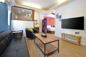 Habitación cuádruple Deluxe | Insonorización, camas extra, wifi gratis y ropa de cama 