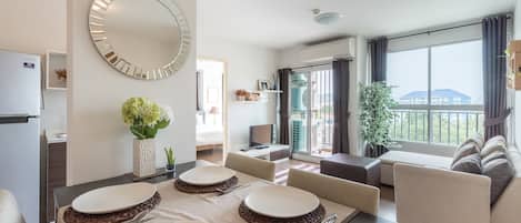 Suite, 2 chambres | Restauration dans la chambre