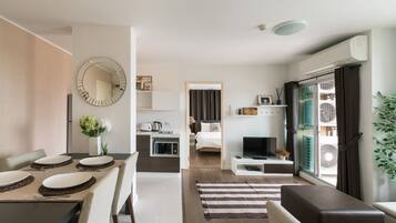 Suite, 2 Bedrooms | In-room dining