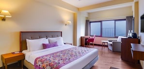 Quarto luxo, sacada | Roupas de cama premium, cofres nos quartos, quartos à prova de som