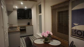 Apartment, 1 Queen Bed with Sofa bed (#53) | Living room | LCD TV