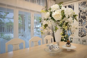 Vila Mewah, 4 kamar tidur | Makan di kamar