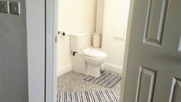 Dobbeltrom | Bad | Toalettartikler (inkludert), hårføner og håndklær