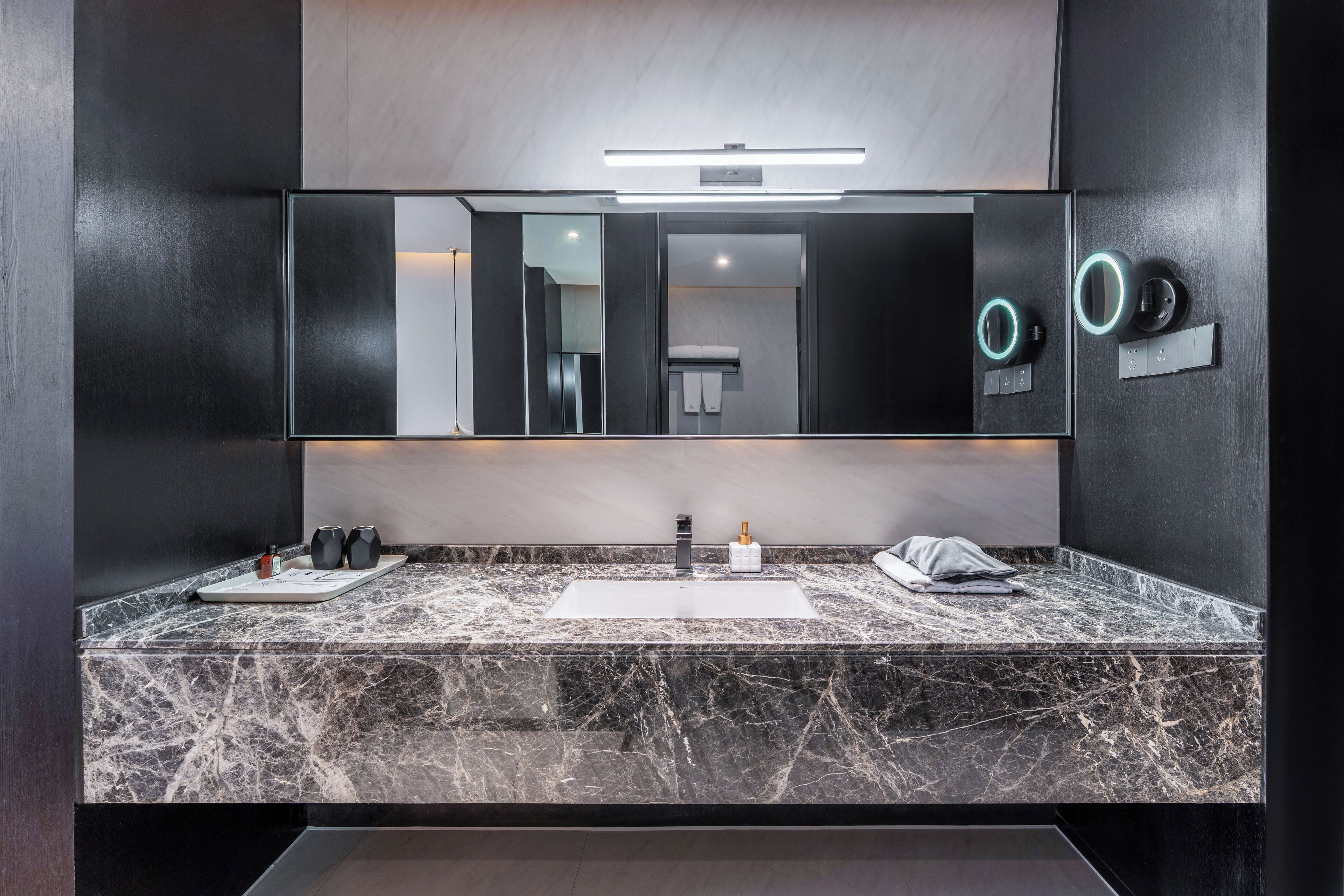 standard king room | 3 bedrooms, premium bedding, minibar, desk