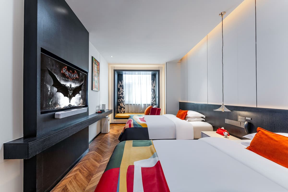 3 quartos, roupas de cama premium, frigobar, escrivaninha