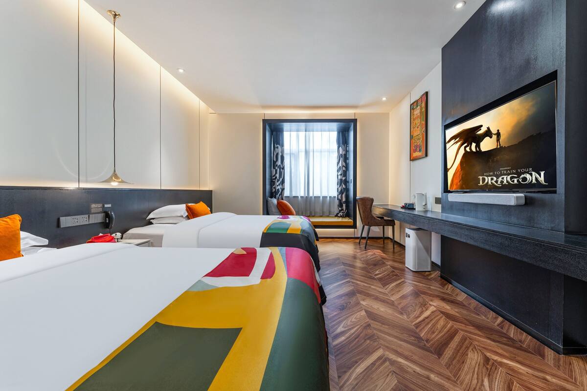 3 quartos, roupas de cama premium, frigobar, escrivaninha