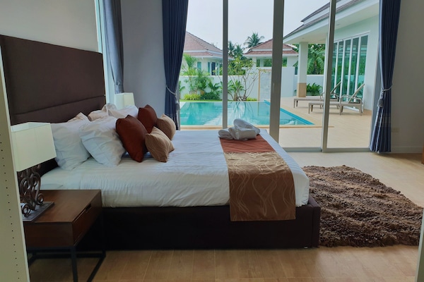 3-Bedroom Villa | 3 quartos, escrivaninha, espaço de trabalho para notebook