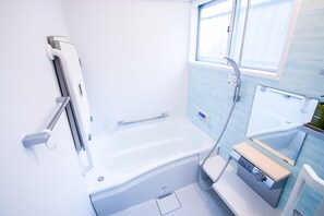 Standard Room | Bathroom | Separate tub and shower, deep soaking tub, free toiletries, hair dryer