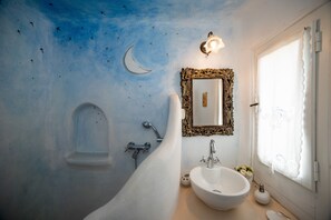 House, 2 Bedrooms, Private Pool | Bathroom | Shower, hair dryer, towels, toilet paper - Anemoessa House (Mykonos)