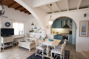House, 2 Bedrooms, Private Pool | Living area
