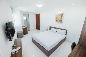 In-room safe, desk, soundproofing, rollaway beds - Aladdin Hotel and Apartment (Ho Chi Minh City)