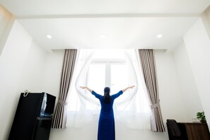 In-room safe, desk, soundproofing, rollaway beds - Aladdin Hotel and Apartment (Ho Chi Minh City)