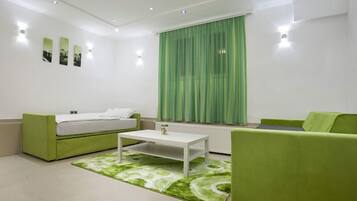 Apartment | Living area | Flat-screen TV