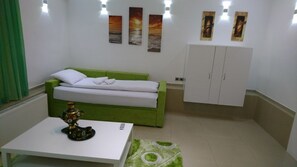 Appartement | Bureau, fer et planche à repasser, Wi-Fi gratuit, draps fournis