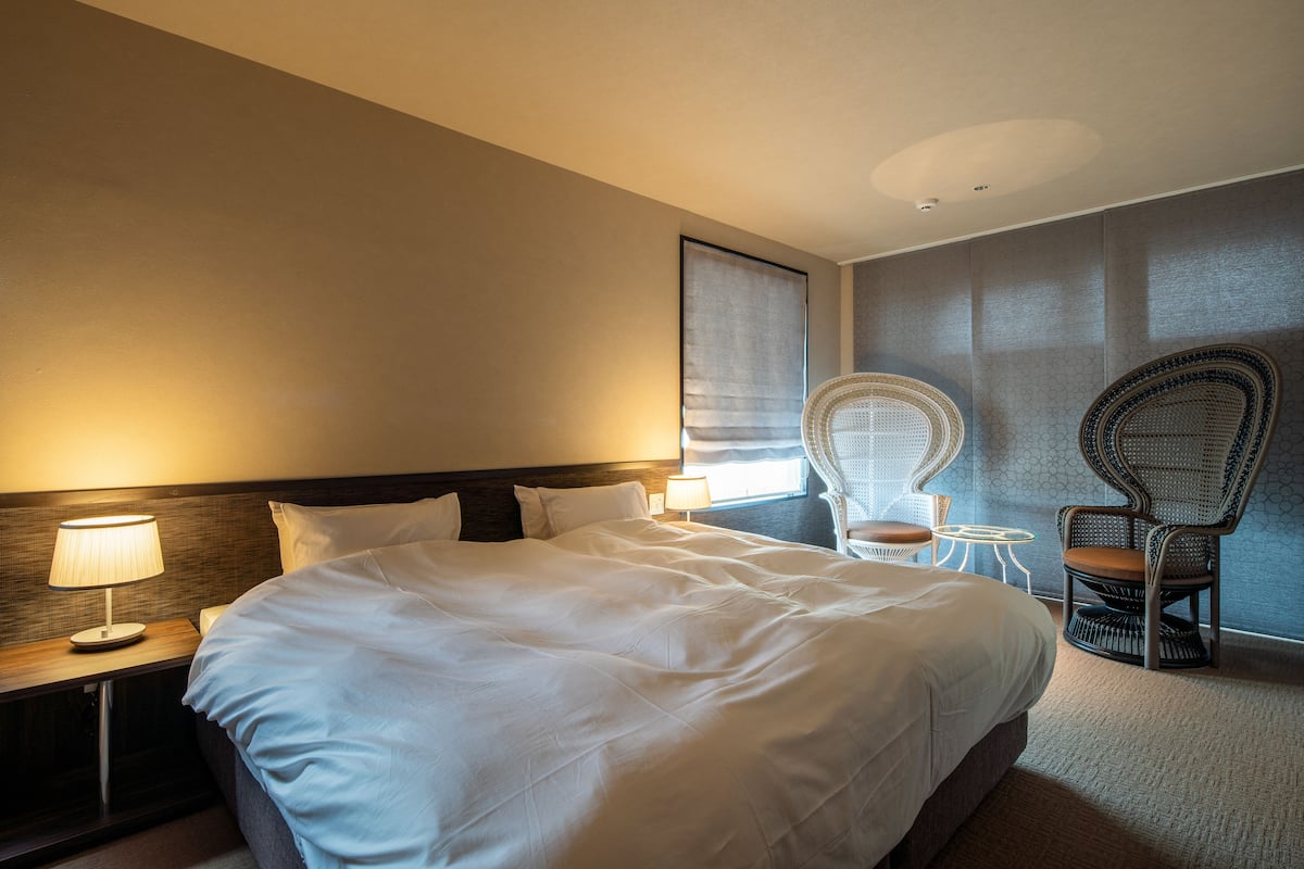 Deluxe kamer (#502, King) | Een kluis op de kamer, individueel gedecoreerd, individueel gemeubileerd