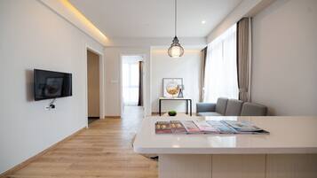 Comfort Suite | In-room safe, desk, blackout drapes, iron/ironing board (on request)