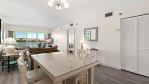 Huoneisto, useita sänkyjä (2 Bedrooms) | Ruokailu omassa huoneessa