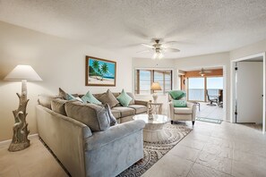 Flat-screen TV, toys - Mariners Light 3B (Redington Beach)