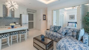 ห้องสวีท, 2 ห้องนอน | บริเวณนั่งเล่น