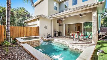 4 bedrooms, bed sheets