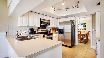 House, Multiple Beds (4 Bedrooms) | Private kitchen | Oven, toaster, highchair, freezer