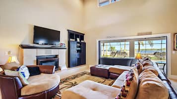 TV, fireplace