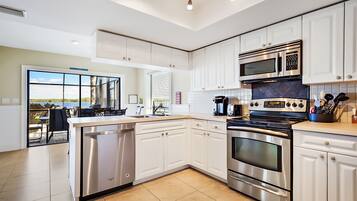 House, Multiple Beds (4 Bedrooms) | Private kitchen | Oven, toaster, highchair, freezer