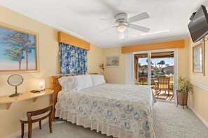 公寓式客房, 多张床 (2 Bedrooms) | 2 多间卧室、特色装修、特色家居、办公桌