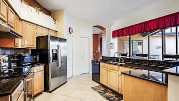獨棟房屋, 多張床 (4 Bedrooms) | 私人廚房 | 大型冰箱、微波爐、烤箱、爐台