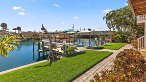Apartment, Mehrere Betten (2 Bedrooms) | Blick auf den Garten