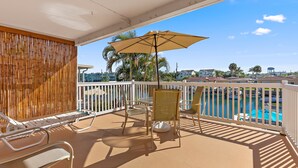 Unclassified image, 4 of 34, button - Dockside Villas D (Dunedin)