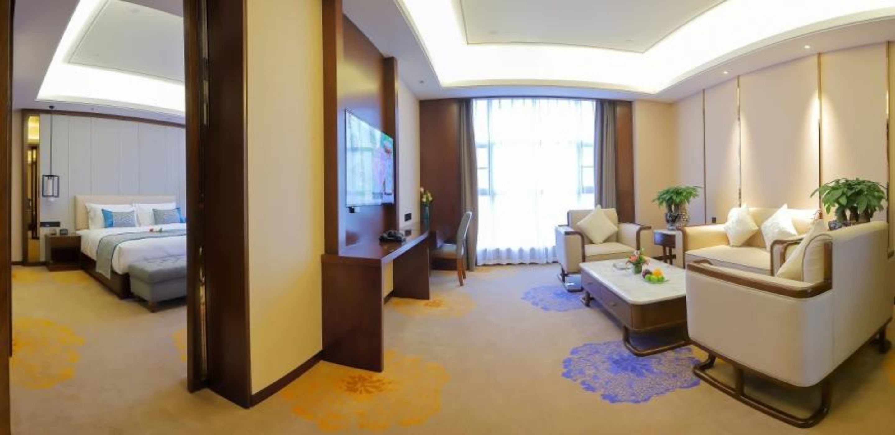 deluxe suite | desk, blackout curtains, rollaway beds, free wifi