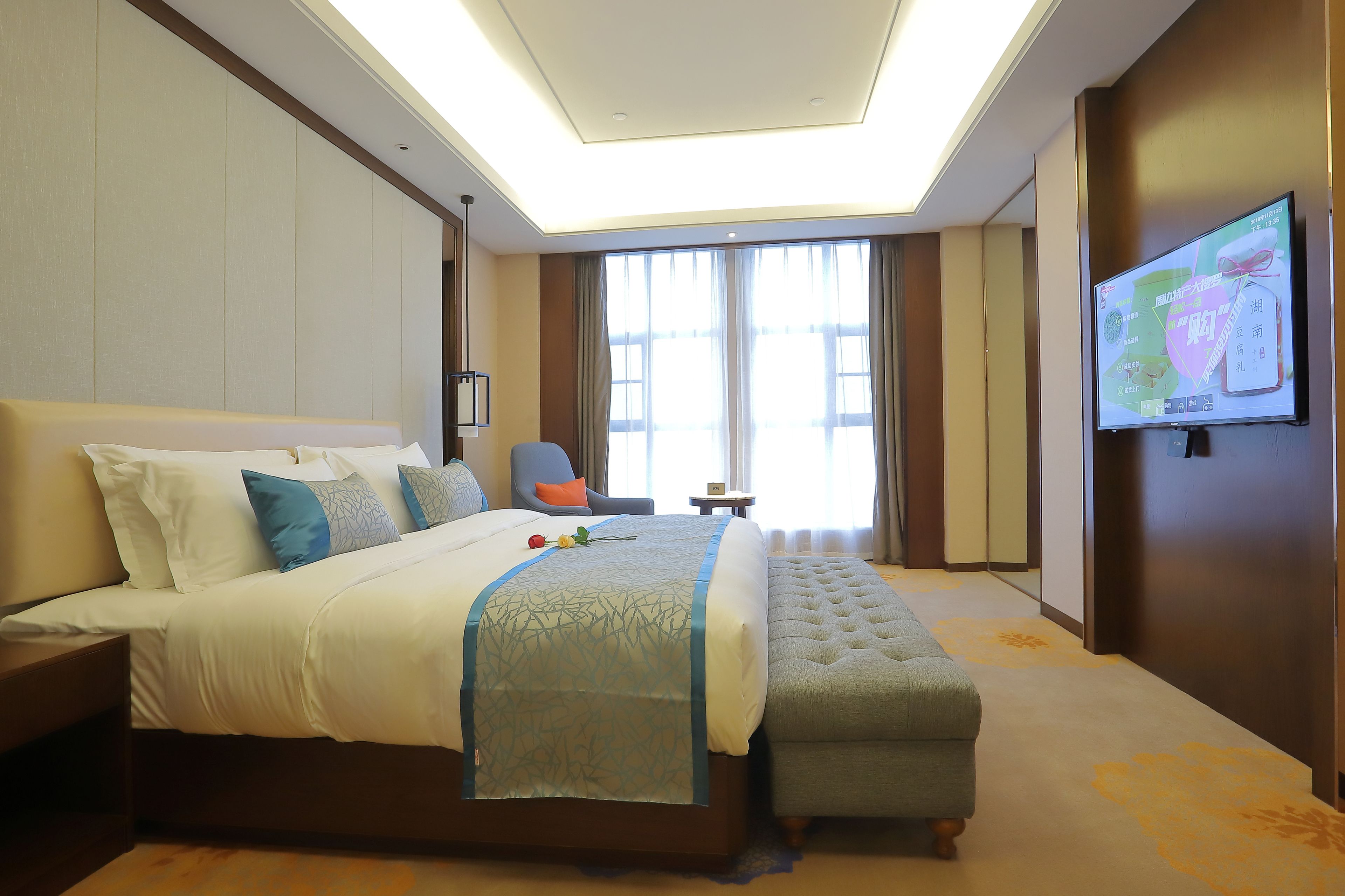 deluxe suite | desk, blackout curtains, rollaway beds, free wifi