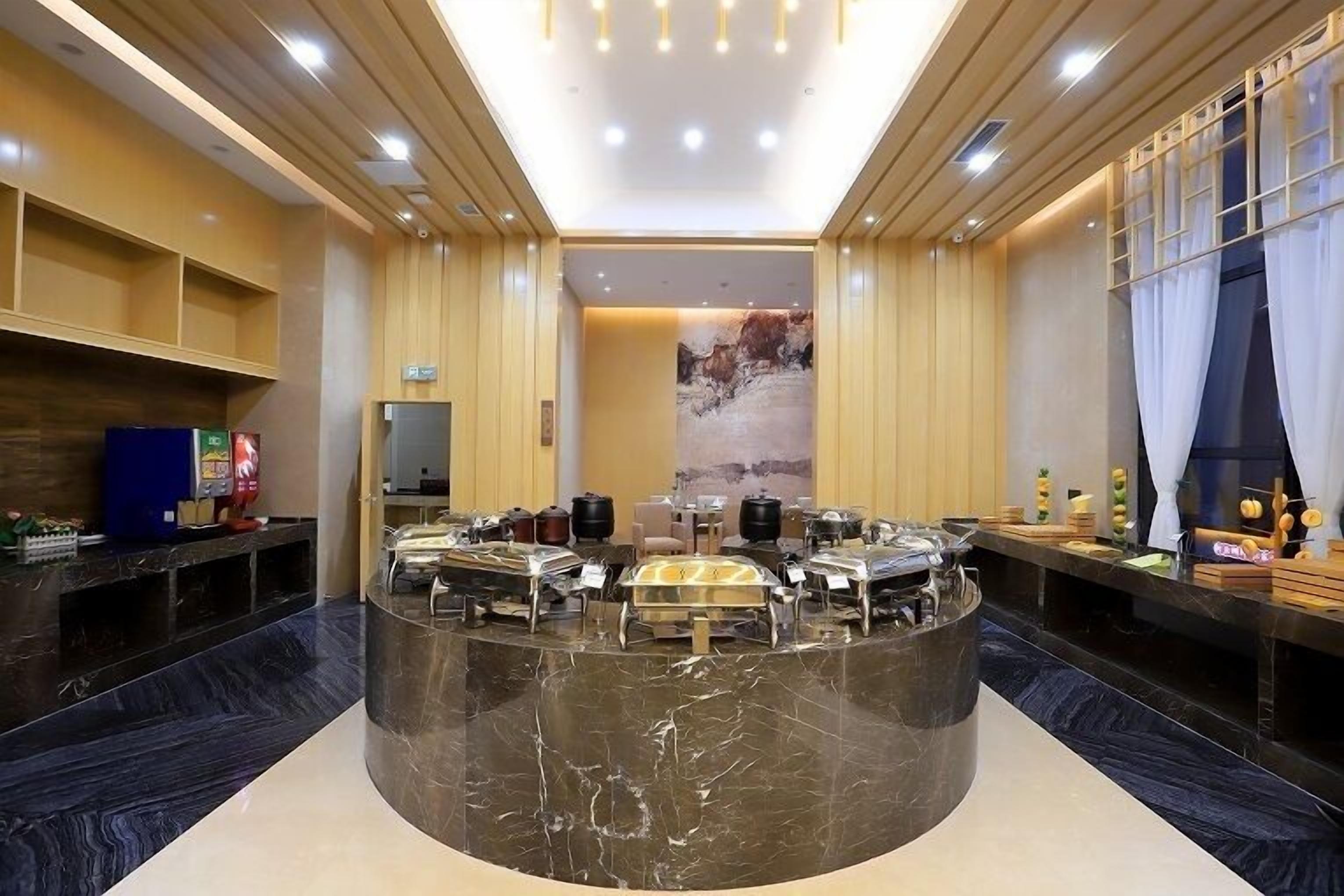 daily buffet breakfast (cny 48 per person)