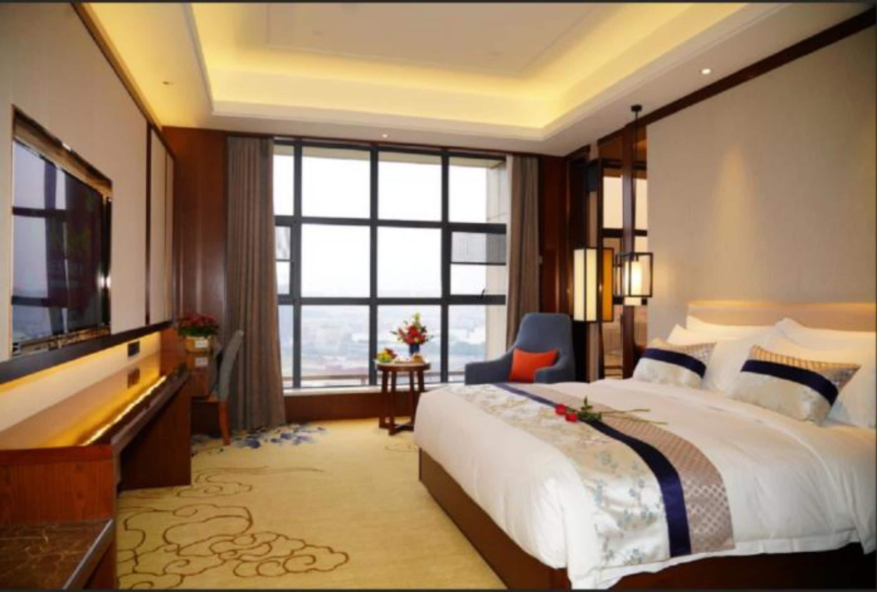 deluxe double room | desk, blackout curtains, rollaway beds, free wifi