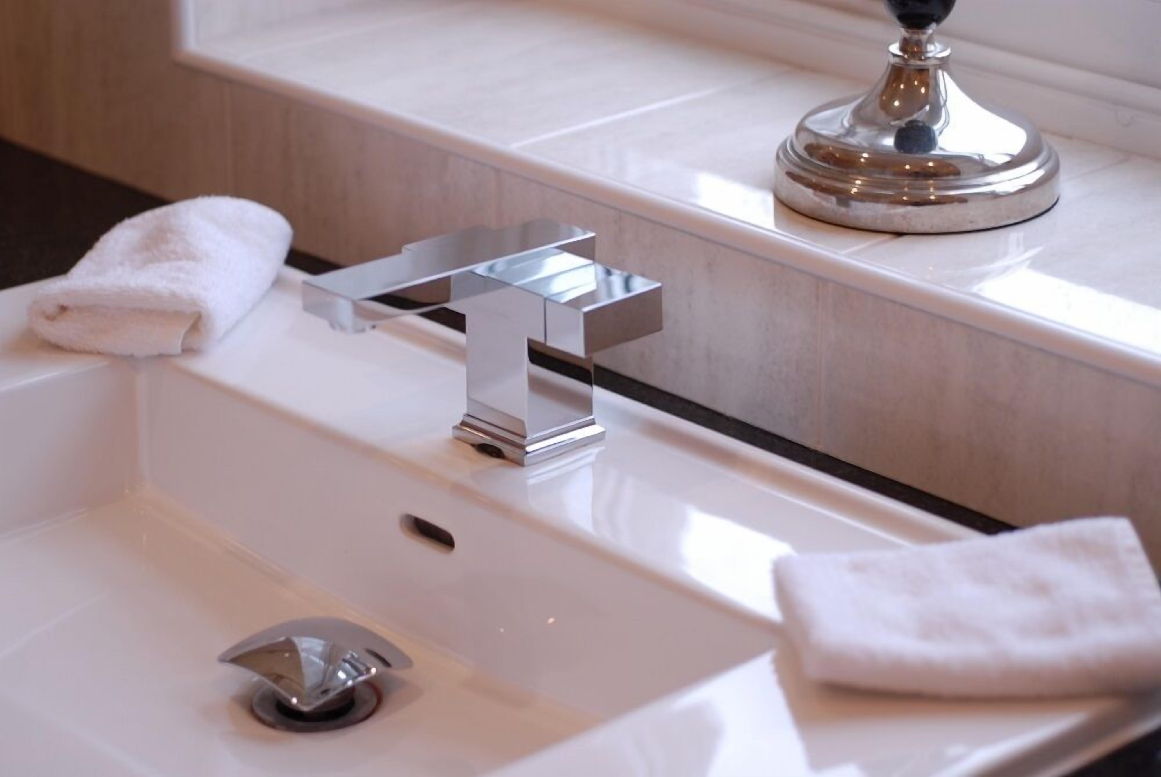 combined shower/bathtub, designer toiletries, bathrobes, slippers