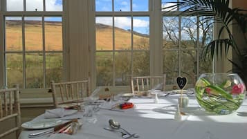 Se sirven desayunos, almuerzos, cenas y cocina local