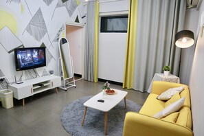 Apartment, 2 Schlafzimmer | Wohnbereich | Flachbildfernseher