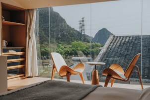 全景套房, 2 间卧室, 无烟房, 山景 | 起居区