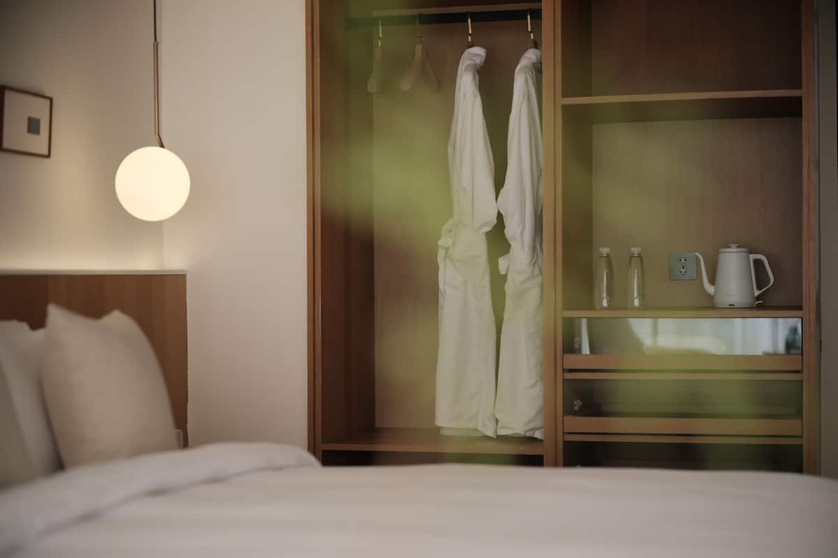 Comfort Tek Büyük Yataklı Oda | Kaliteli yatak takımı, kuştüyü yorgan, yastık yüzeyli yatak