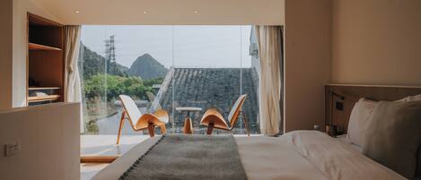 Panoramic Suite, 2 Bedrooms, Non Smoking, Mountain View | Living area