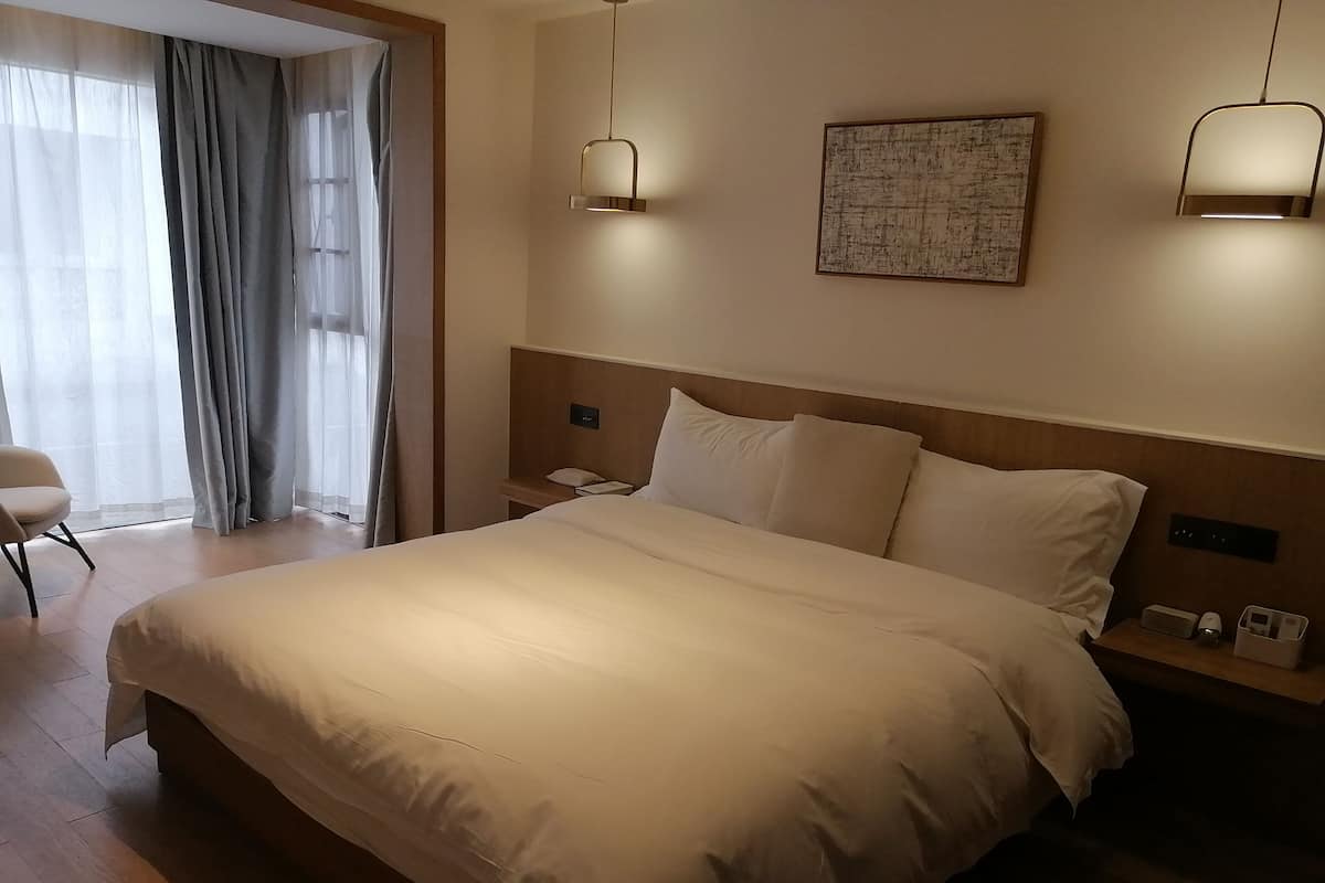 Comfort Tek Büyük Yataklı Oda | Kaliteli yatak takımı, kuştüyü yorgan, yastık yüzeyli yatak