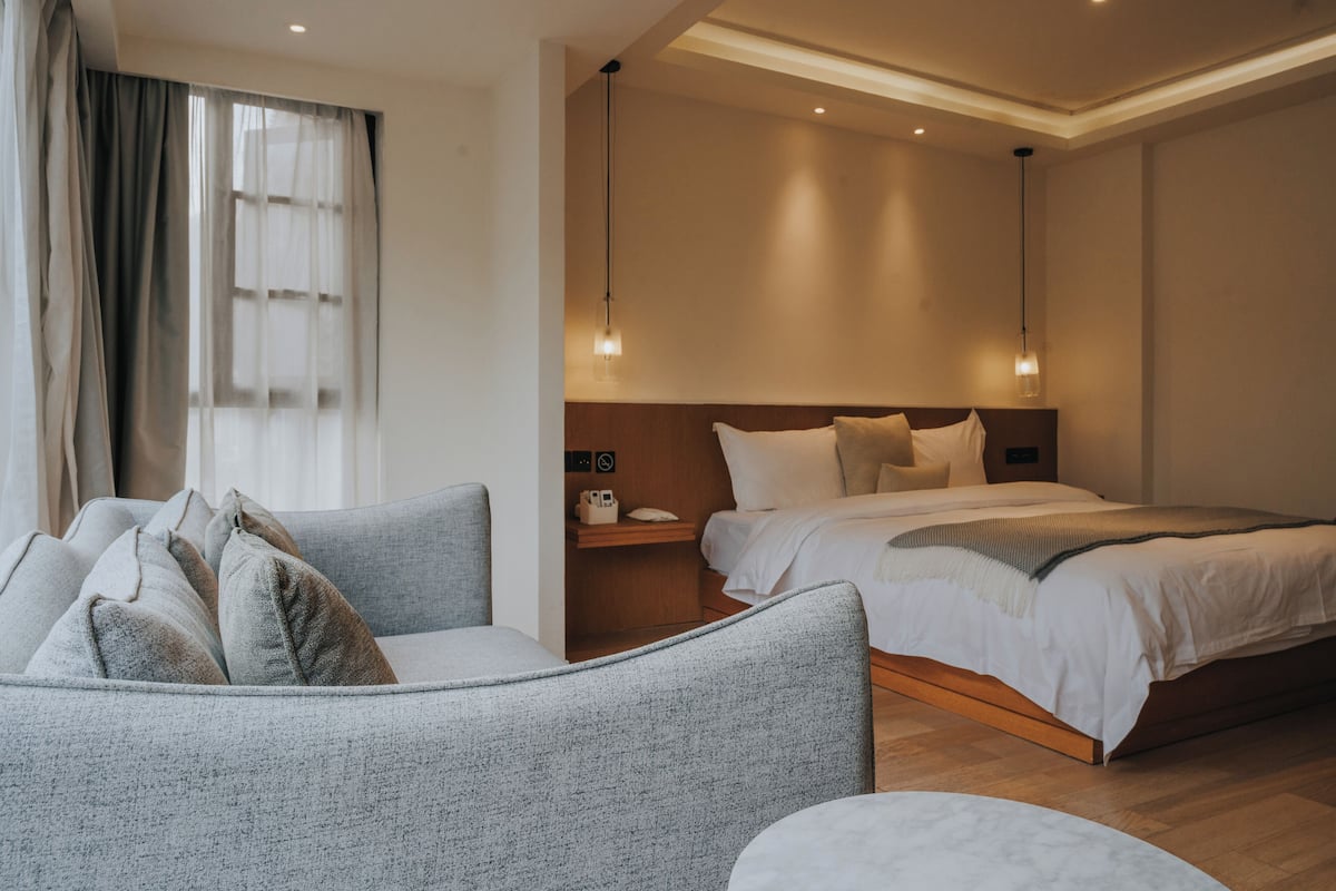 Panoramic Oda | Kaliteli yatak takımı, kuştüyü yorgan, yastık yüzeyli yatak